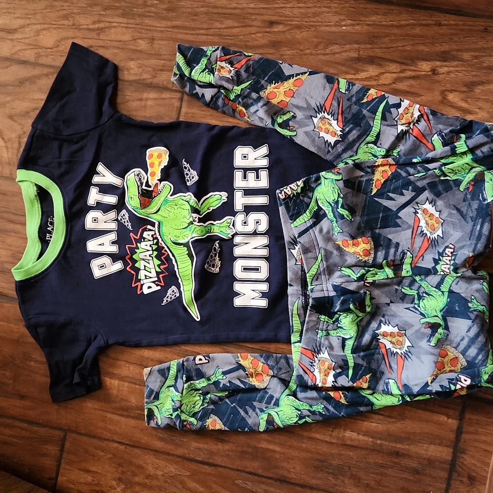 Boys pj set 🦖🍕